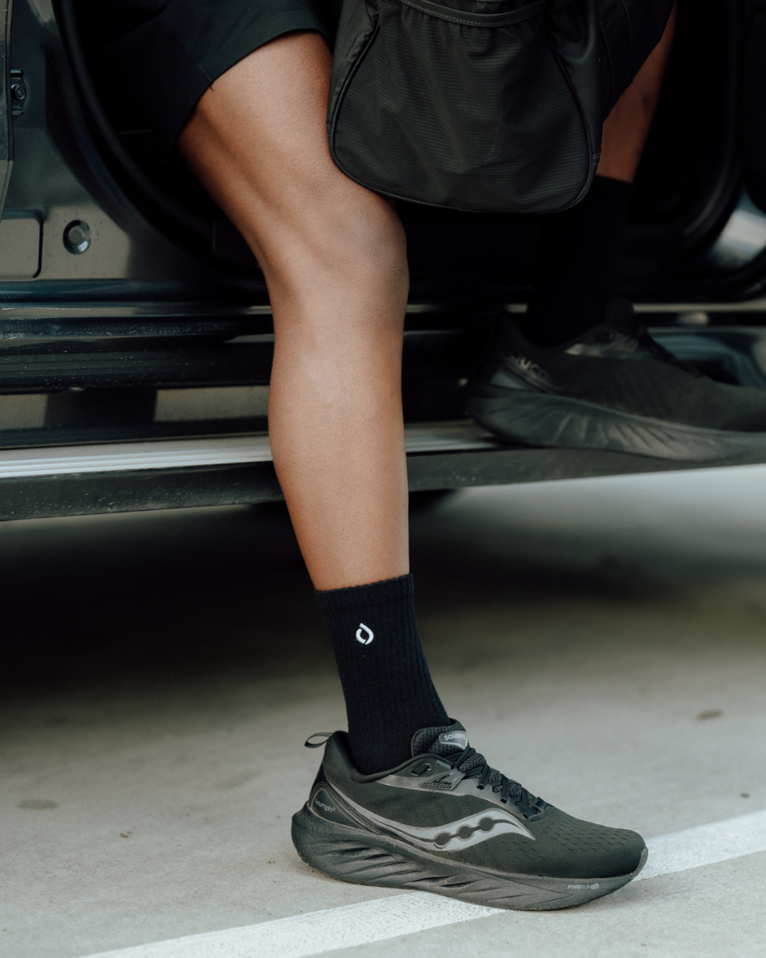 All-Day Performance Cushioned Mid-Crew Sock - Black