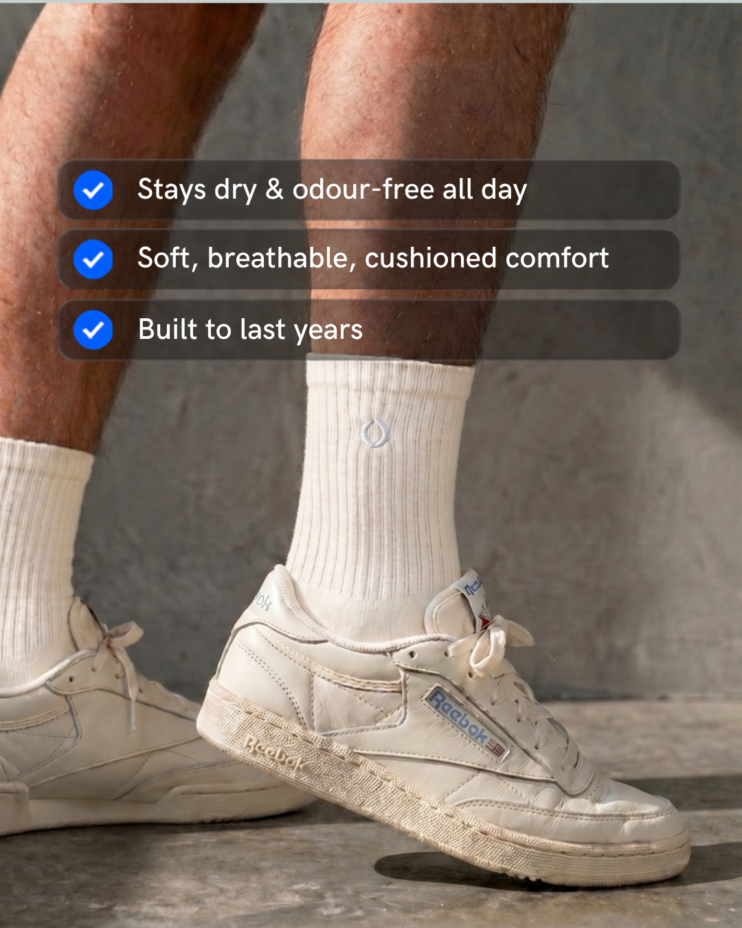 Vanilla mid-crew socks with three ticks, stays dry and odour-free, cushioned, built to last